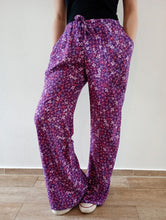 schniesel.Lila Blümchen weites Bein Viskosehose