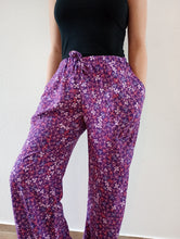 schniesel.Lila Blümchen weites Bein Viskosehose