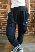 schniesel.Feincord Schwarz Baumwollschlawinerhose