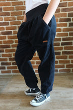 schniesel.Feincord Schwarz Baumwollschlawinerhose