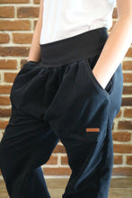 schniesel.Feincord Schwarz Baumwollschlawinerhose