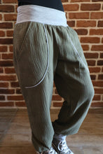 schniesel.Oliva Musselinpumphose