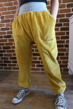 schniesel.Senfgelb Breitcord Baumwollschlawinerhose