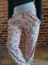 schniesel.Rosablüty Viskosepumphose