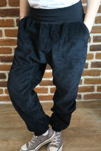 schniesel.Schwarz Breitcord Baumwollschlawinerhose