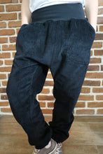 schniesel.Schwarz Breitcord Baumwollschlawinerhose