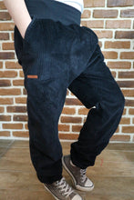 schniesel.Schwarz Breitcord Baumwollschlawinerhose