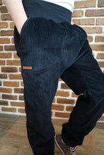 schniesel.Schwarz Breitcord Baumwollschlawinerhose