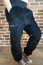 schniesel.Schwarz Breitcord Baumwollschlawinerhose