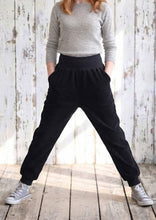 Schwarz Breitcord Baumwollschlawinerhose