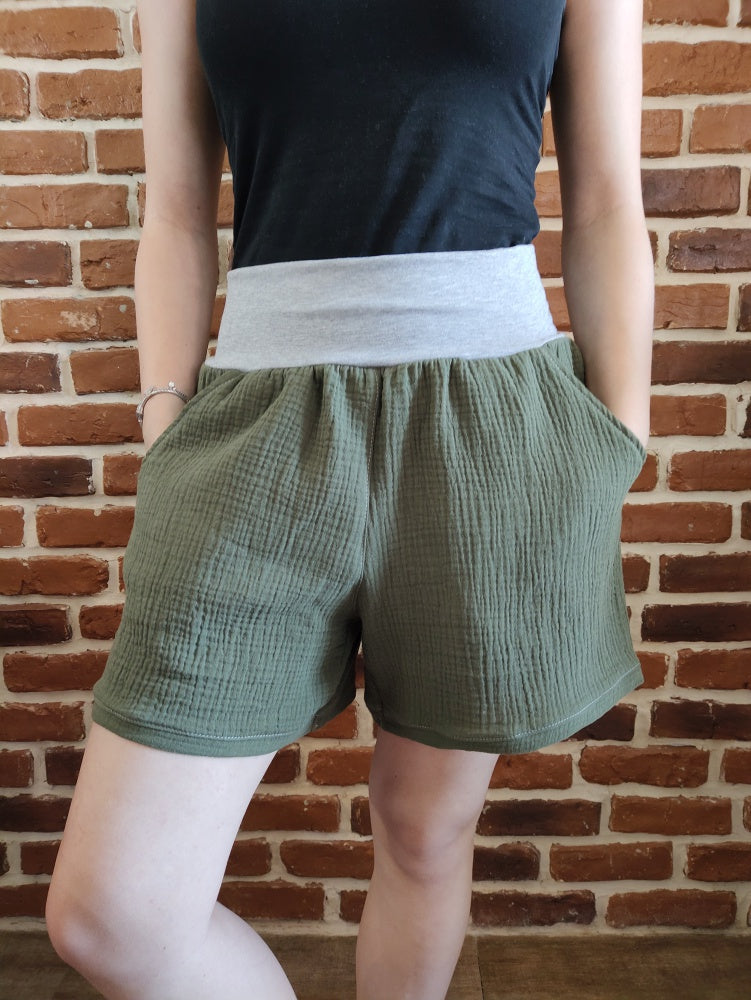 schniesel.Olive Musselin Shorts