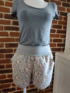 Grau Pink Blüte Shorts