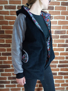 schniesel.Schwarz Grau Blümchen Breitcordjacke