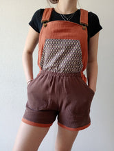 schniesel.Orange Braun Retro Latzhose Musselin Shorts