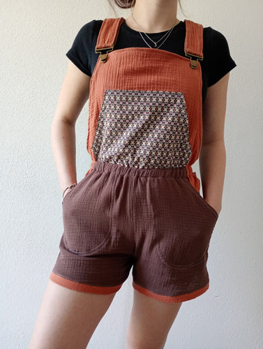 schniesel.Orange Braun Retro Latzhose Musselin Shorts
