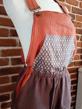 schniesel.Orange Braun Retro Latzhose Musselin Shorts
