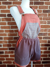 schniesel.Orange Braun Retro Latzhose Musselin Shorts