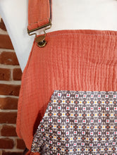 schniesel.Orange Braun Retro Latzhose Musselin Shorts