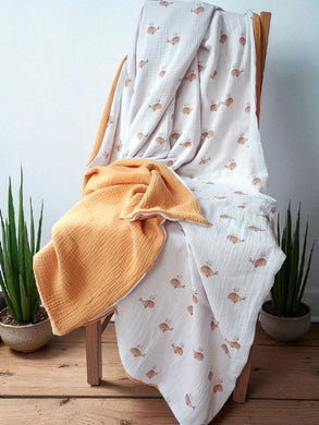 schniesel.Bunte Wale Senfgelb Musselindecke