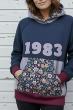 schniesel.Jahrgang Blau Lila Blumen Pulli