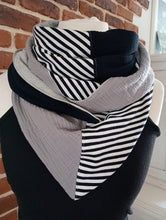 schniesel.Grau Schwarz Weiß gestreift Dreieckstuch