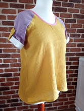 schniesel.Senfgelb Beere Musselinshirt