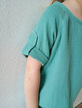 schniesel.Aquablau Musselinshirt