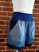 schniesel.Robben Blau Musselin Shorts