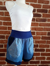 schniesel.Robben Blau Musselin Shorts