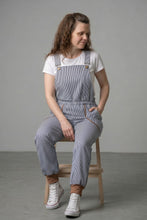 schniesel.Streifen Rehbraun Jeanslatzhose