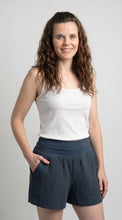schniesel.Dunkelblau Musselin Shorts