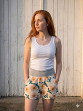 schniesel.Rosa Retro Blume Grau Musselin Shorts