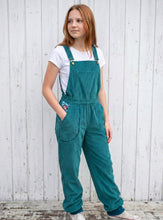 schniesel.Petrol Bunte Blume Breitcord Latzpumphose
