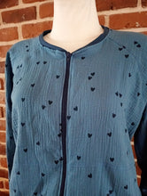 schniesel.Blau Herzchen Musselinjacke