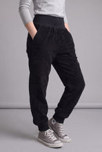 Schwarz Feincord Schlawinerhose