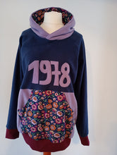 schniesel.Jahrgang Blau Lila Blumen Pulli