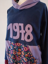 schniesel.Jahrgang Blau Lila Blumen Pulli