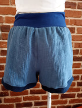 schniesel.Robben Blau Musselin Shorts
