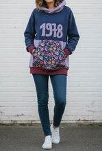 schniesel.Jahrgang Blau Lila Blumen Pulli