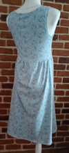 schniesel.Grau Rosa Blümchen Kleid